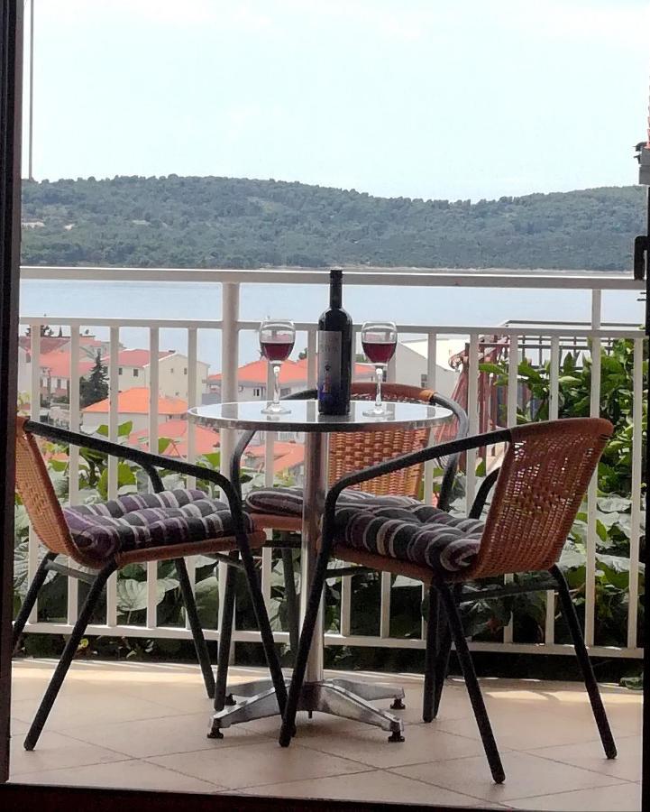 Apartment Mia - Spacious Apartment On 85 M2 With Beautiful Sea View Трогир Экстерьер фото