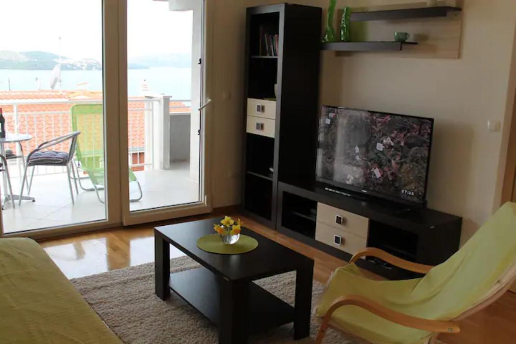 Apartment Mia - Spacious Apartment On 85 M2 With Beautiful Sea View Трогир Экстерьер фото