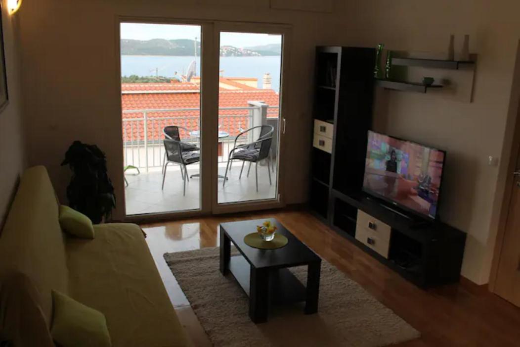 Apartment Mia - Spacious Apartment On 85 M2 With Beautiful Sea View Трогир Экстерьер фото