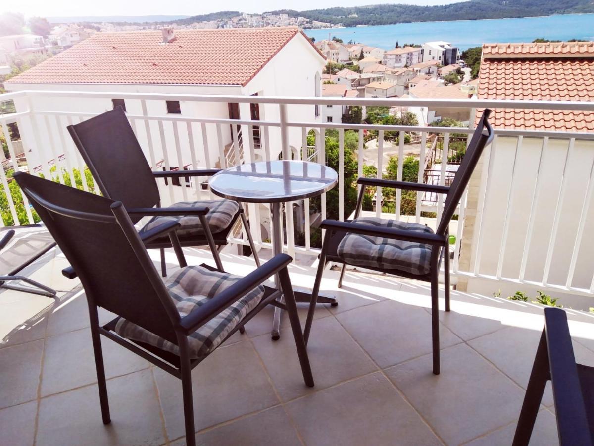 Apartment Mia - Spacious Apartment On 85 M2 With Beautiful Sea View Трогир Экстерьер фото