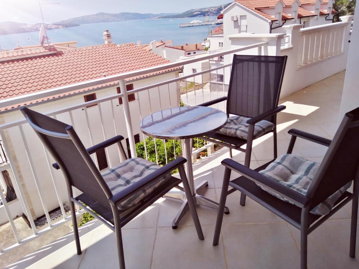 Apartment Mia - Spacious Apartment On 85 M2 With Beautiful Sea View Трогир Экстерьер фото