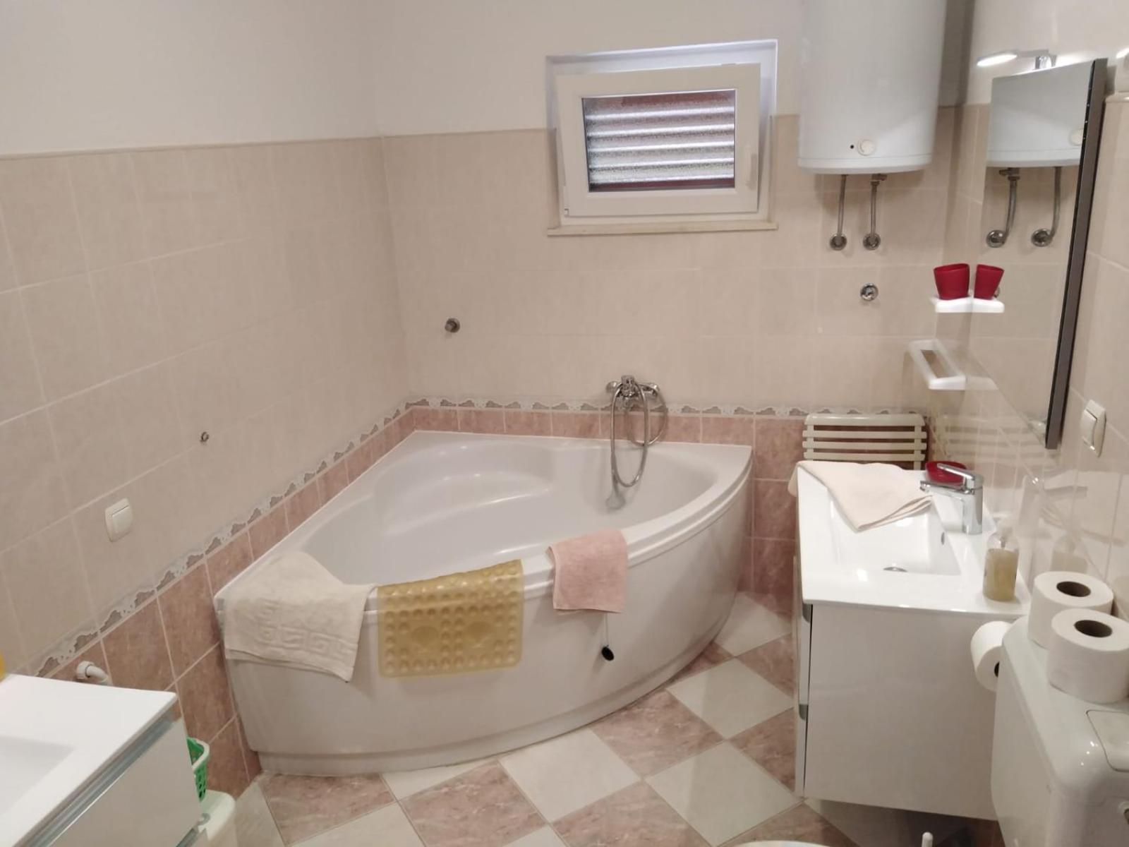 Apartment Mia - Spacious Apartment On 85 M2 With Beautiful Sea View Трогир Экстерьер фото