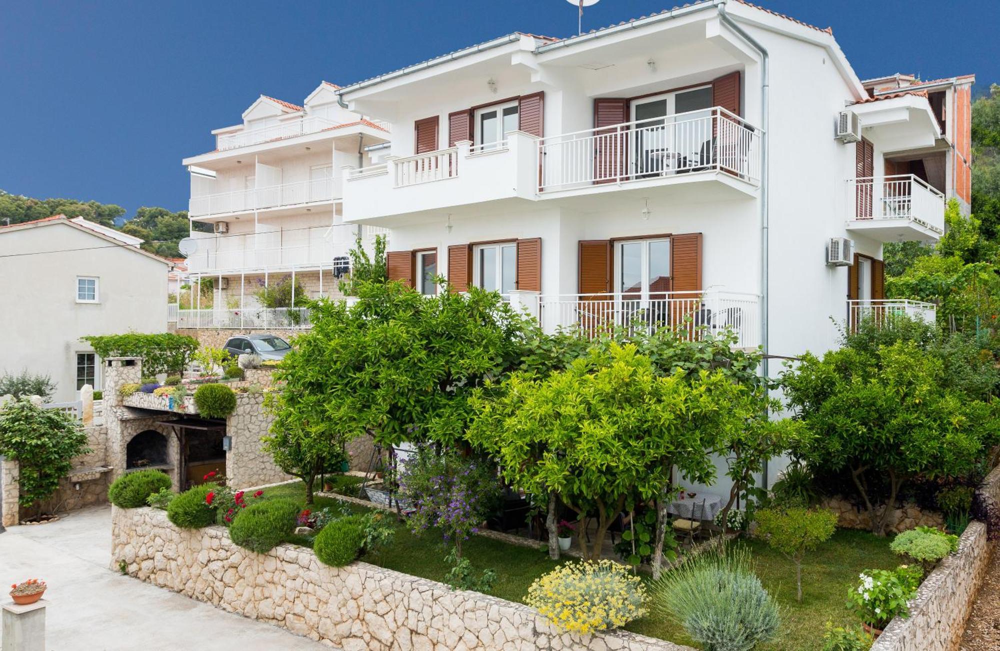 Apartment Mia - Spacious Apartment On 85 M2 With Beautiful Sea View Трогир Экстерьер фото