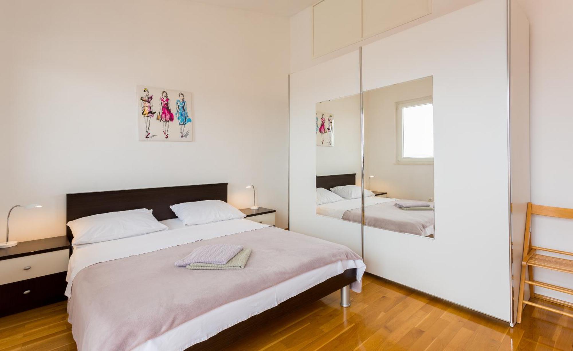 Apartment Mia - Spacious Apartment On 85 M2 With Beautiful Sea View Трогир Экстерьер фото