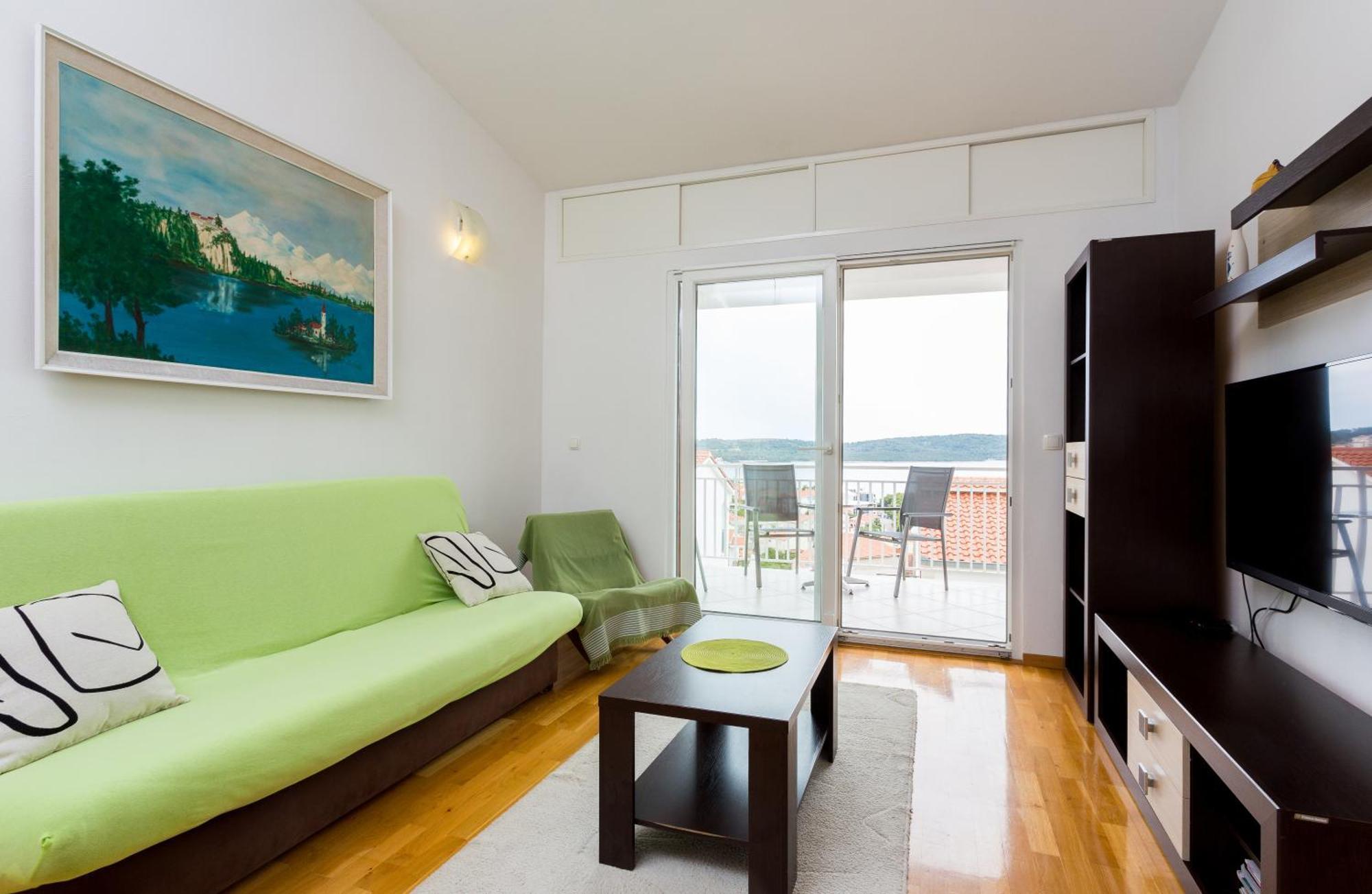 Apartment Mia - Spacious Apartment On 85 M2 With Beautiful Sea View Трогир Экстерьер фото