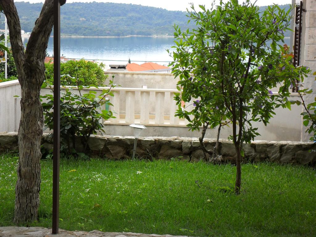 Apartment Mia - Spacious Apartment On 85 M2 With Beautiful Sea View Трогир Экстерьер фото